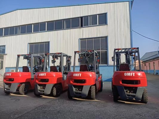 4.0 Ton Diesel Forklift Truck Material Handling Equipment with 4000kgs Load Capacity