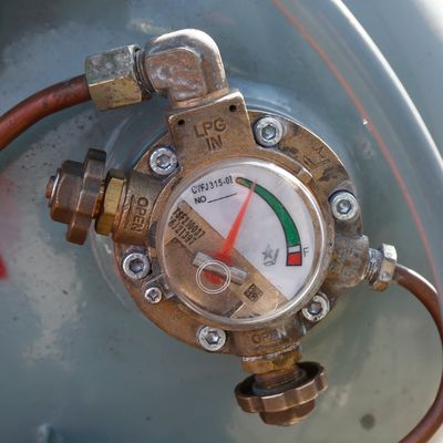 Min. Width of Right Angle Stacking 4110mm 2 Ton Dual Fuel Forklift with Cushion Tires