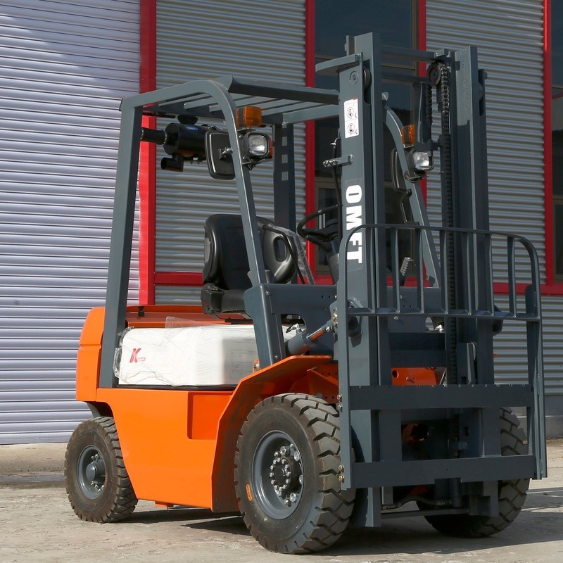 2.5t Diesel Forklift Truck with 5.5m Three Stage Full Free Mast Tyre Pneumatic or Solid