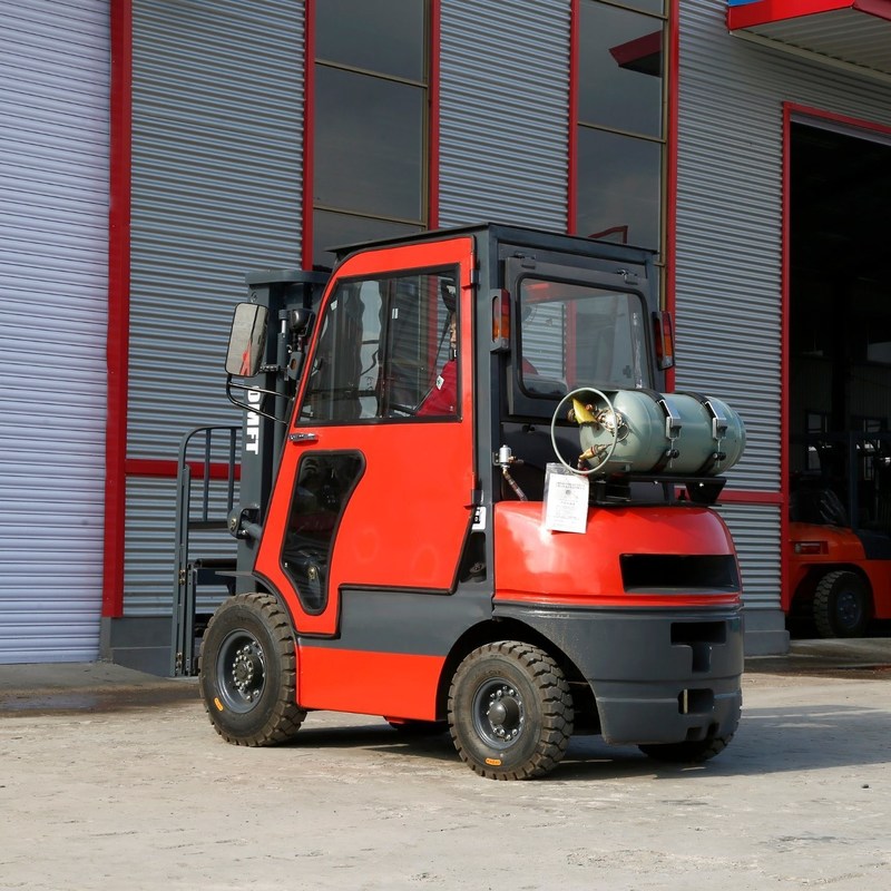Min. Width of Right Angle Stacking 4280 3 Ton Lp Gas Forklift with Japan Nissan Engine