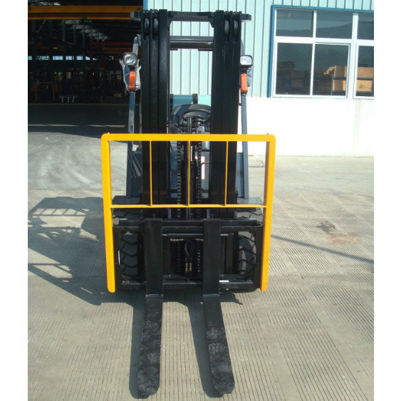 Japanese Nissan K21 K25 Engine 3 Ton LPG Forklift for Steel and Rubber Handling Needs