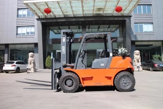 Competitive Omft 5ton LPG/Gas Forklift with Efficiency Fork 1070mm Front Overhang 590mm