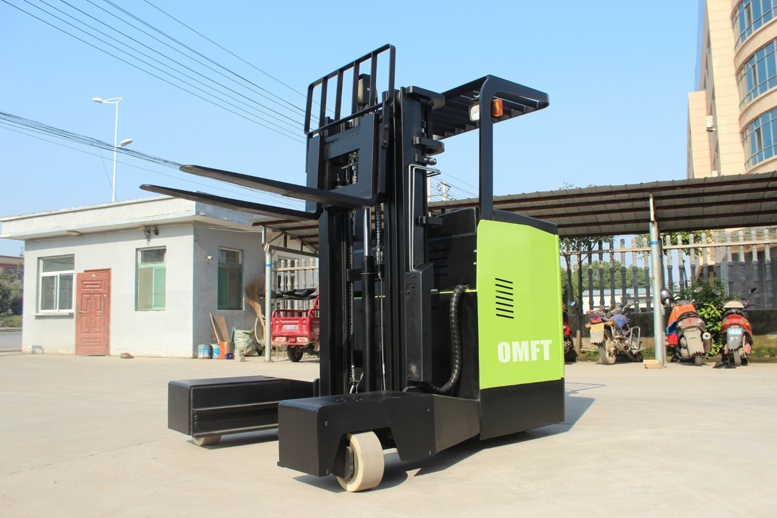 Battery Charger Free Four Direction Drive Electric Reach Forklift 2500kg with Steel PU